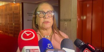 Rosa Santos cuestiona caminata contra exploración minera en Santiago y pide “reflexionar” por costo del combustible