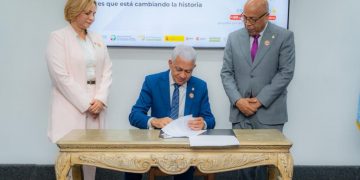 Senado se suma a iniciativa global: Ricardo de los Santos firma el “Pacto Alimentación Primero”