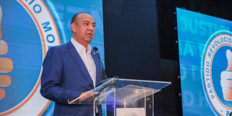 Deligne Ascención resalta fortalezas de RD frente a incertidumbres globales