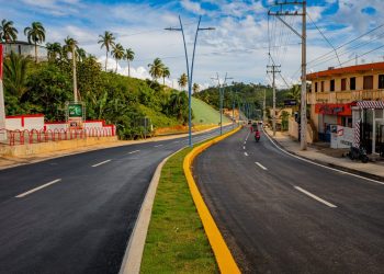Presidente Abinader inaugura ampliación a cuatro vías de la entrada a Samaná que beneficia más de 110,000 personas y fortalece el turismo de la zona