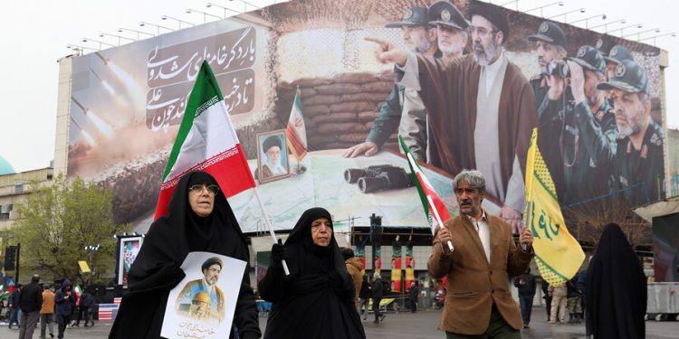 Ejército iraní amenaza con destruir infraestructura energética de EEUU tras ataque a isla