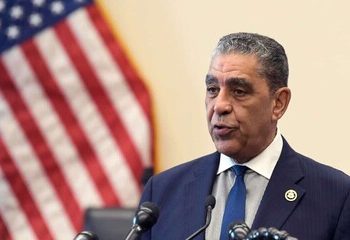 Adriano Espaillat cuestiona la legalidad del bombardeo de EE. UU. a Irán