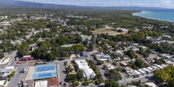 Turismo, tierras raras y puerto espacial: obras que ilusionan a Pedernales con su futuro económico