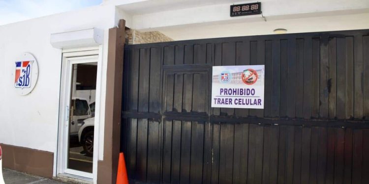 "Prohibido traer celular": cómo el San Juan Bautista mejoró la convivencia y rendimiento de alumnos