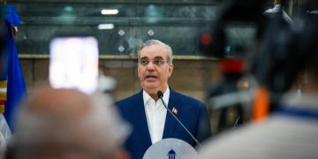 Abinader busca “acuerdo nacional” para reducir impacto en familias por conflicto en Medio Oriente