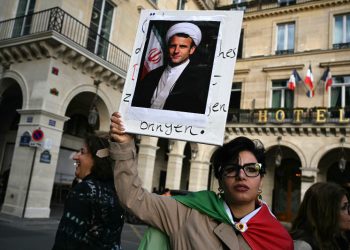 Trump "ordena" reabrir el estrecho de Ormuz