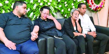 Honras a Carlos Batista Matos, despedido en Funeraria Blandino entre lágrimas y flores blancas