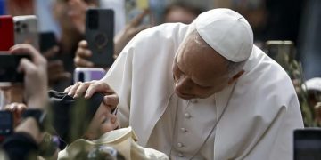 El papa lavará los pies a 12 sacerdotes en San Juan de Letrán en su primera Semana Santa