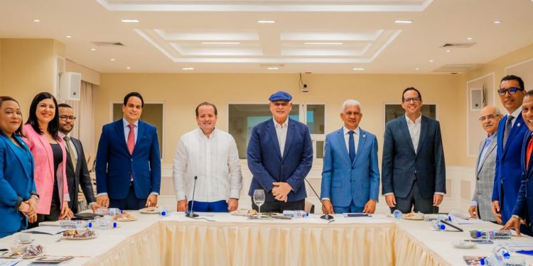 Paliza participa en comisión que estudia ley contra financiamiento ilícito