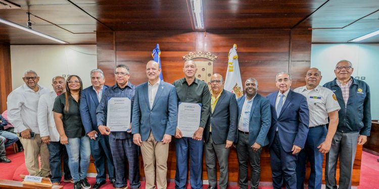 Ayuntamiento de Santiago declara a Julián Tavárez “Hijo Distinguido” y a Bartolo Colón “Hijo Adoptivo”