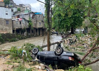 Meteorólogo Holguín estima 300 milímetros de aguas acumuladas en las seis horas de lluvias; cuestiona al COE