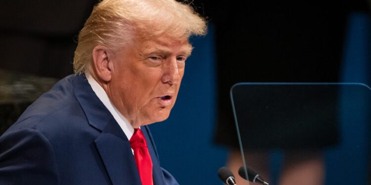 Donald Trump ordena a la Marina de EEUU destruir los barcos que intentan minar el estrecho de Ormuz