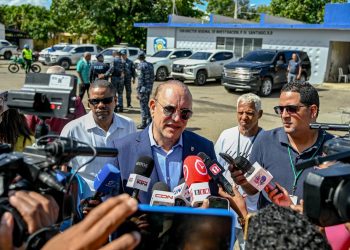 Alcalde Ulises Rodríguez anuncia medidas para mejorar el tránsito en Santiago