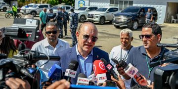 Alcalde Ulises Rodríguez anuncia medidas para mejorar el tránsito en Santiago