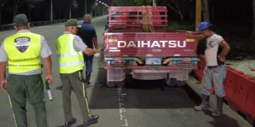 DIGESETT realiza jornada preventiva por uso inadecuado de luces en coordinación con la Policía