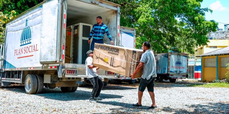Gobierno realiza amplia jornada de asistencia a familias afectadas por lluvias en el Gran Santo Domingo
