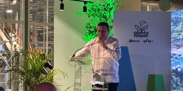 Yayo Sanz Lovatón destaca clima de inversión económica en el país durante inauguración de Planta Renacer