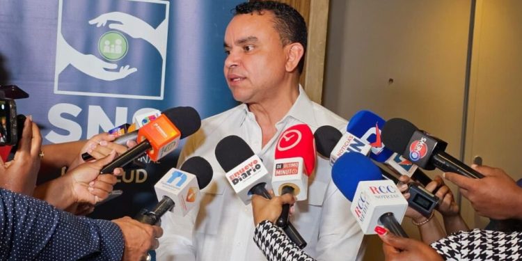 SNS reporta disminución en atenciones a extranjeros y aumento en servicios a dominicanos