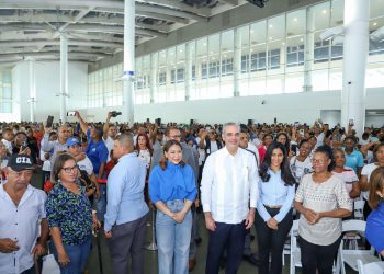 Familias beneficiarias de Supérate comparten en diálogo cercano con el Presidente Luis Abinader