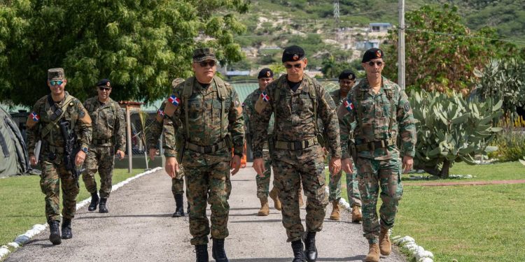 Ministro de Defensa supervisa zona fronteriza en Jimaní para fortalecer esquemas de seguridad y defensa