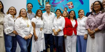 Abinader recorre Feria Regional del Libro Santiago 2026 y dispone su celebración anual en el Cibao