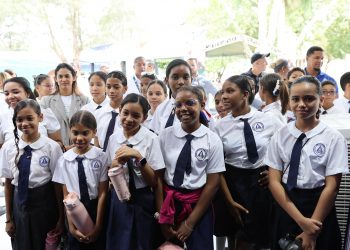 Más de 10 mil estudiantes viven experiencia del simulador de vuelo en la Feria Regional del Libro y la Cultura del Cibao 2026