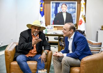 Alcalde Ulises Rodríguez recibe a su homólogo de Dajabón para intercambiar experiencias sobre gestión municipal