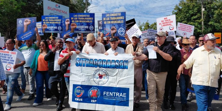 La CNUS marcha en Santiago en defensa de la cesantía laboral
