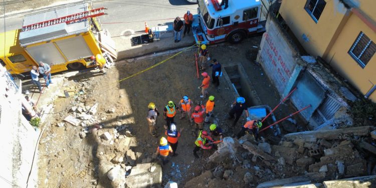 Alcaldía de Santiago mantiene operativo en Arroyo Hondo tras deslizamiento de tierra