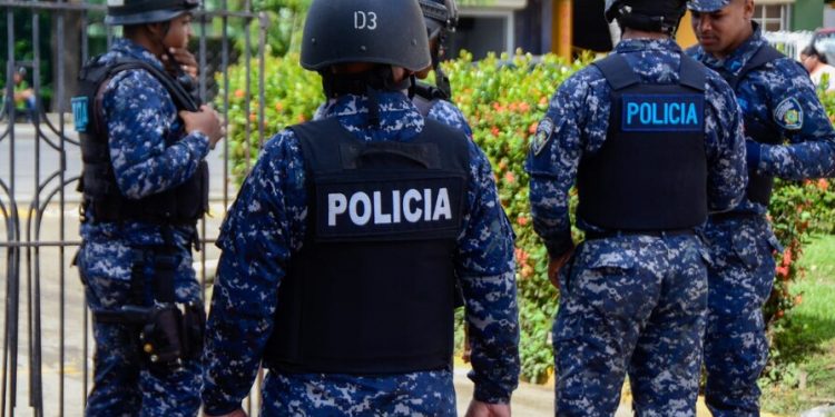 Policías ultiman a un hombre durante allanamiento en Santiago; familiares denuncian fue ejecutado