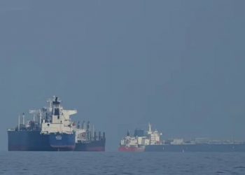 Irán declara "totalmente abierto" el estrecho de Ormuz mientras EE.UU. mantiene el bloqueo naval