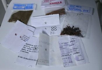 En los colmados, las especias también exponen datos personales