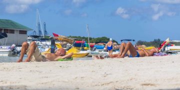 La llegada de visitantes a RD en Semana Santa crece 21.2 % este año