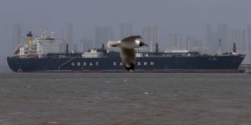 Trump amenaza a Irán con destruir "todo" si no reabren el estrecho de Ormuz