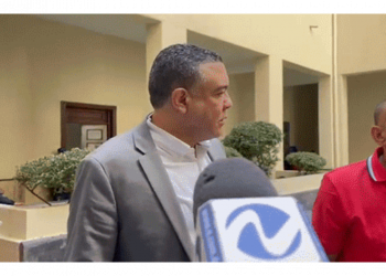 Comunicador Johossan Capell defiende hermanos Espaillat y golpea a víctima querellante del caso Jet Set