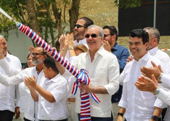 Tras más de 40 años de espera, presidente Abinader y Wellington Arnaud inauguran acueducto múltiple San José de Ocoa-Sabana Larga que beneficiará a más de 56 mil habitantes
