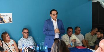 Senador Rivera se reúne con líderes y autoridades de Jánico para conocer demandas del municipio
