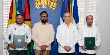 RD y Guyana firman contrato para exploración de bloque petrolero