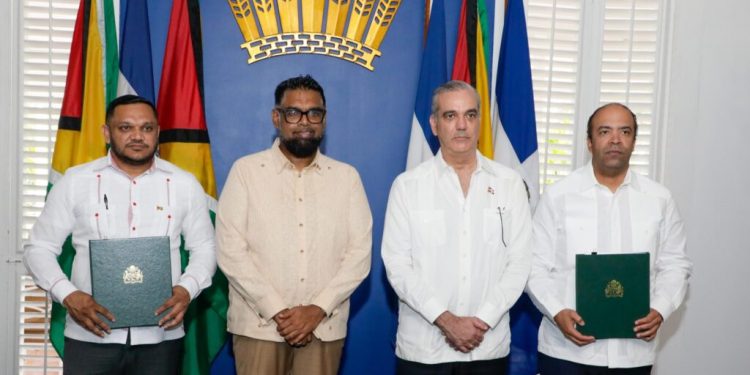 RD y Guyana firman contrato para exploración de bloque petrolero