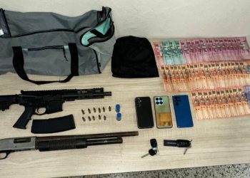 Policía desarticula presunta banda vinculada a robo millonario en residencia de La Vega; ocupan fusil AR-15, drogas y vehículos