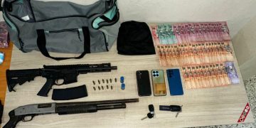 Policía desarticula presunta banda vinculada a robo millonario en residencia de La Vega; ocupan fusil AR-15, drogas y vehículos