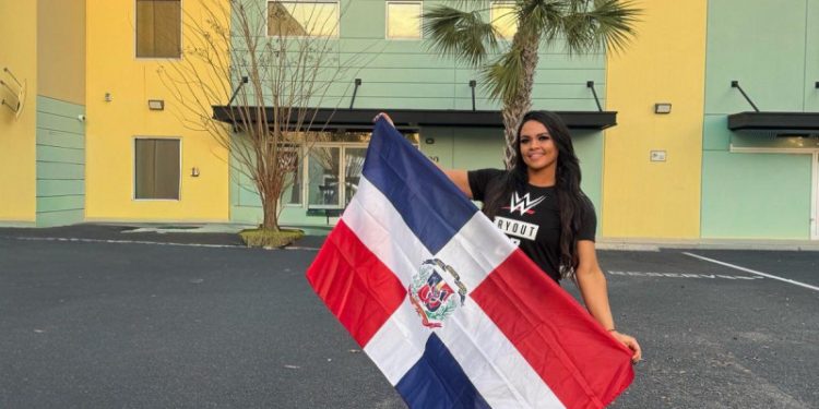 Luchadora dominicana firma con WWE