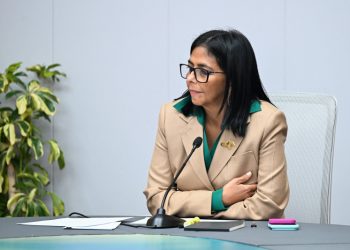 Delcy Rodríguez anuncia más excarcelaciones mientras ONG exigen liberen a todos
