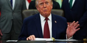 Trump descarta una "escalada" en Cuba y anticipa un anuncio sobre el bloqueo petrolero