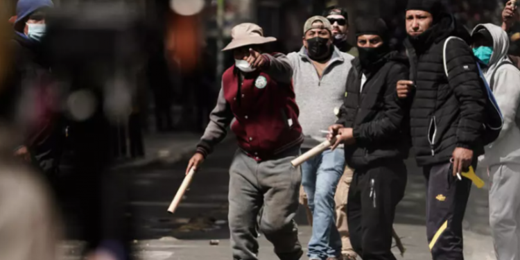 Bolivia en medio manifestaciones, vandalismo y crisis económica