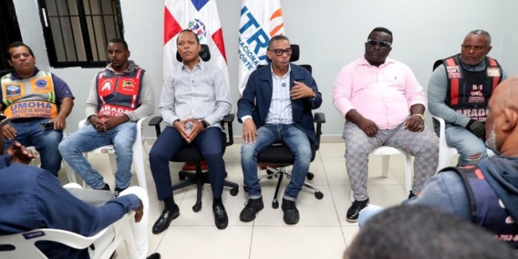 El Intrant inicia un plan para regular las paradas de motoconchos