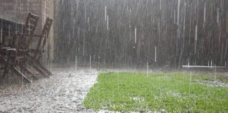 Vaguada y onda tropical provocarán aguaceros, tormentas eléctricas y oleaje peligroso este lunes