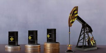 El petróleo de Texas baja a 103 dólares el barril tras la nueva amenaza de Trump a Irán