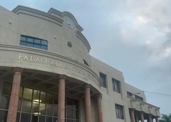 Imponen tres meses de prisión contra joven acusada de lanzar ácido del diablo a otra en Santiago