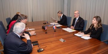 Abinader se reúne con con el presidente del Estado de Israel, Isaac Herzog, y con el subsecretario de Estado de EEUU, Christopher Landau, durante el ceremonial de traspaso de poder a la mandataria de Costa Rica, Laura Fernández Delgado